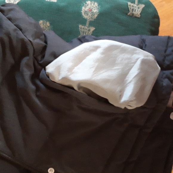 Puffer Vest - Picture 8 of 9